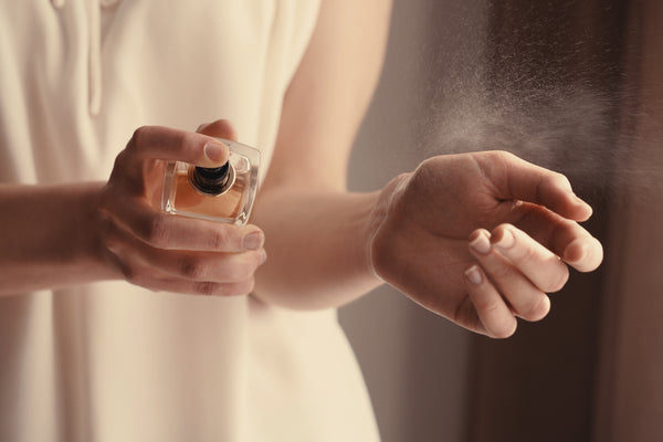 HOW TO LAYER FRAGRANCES